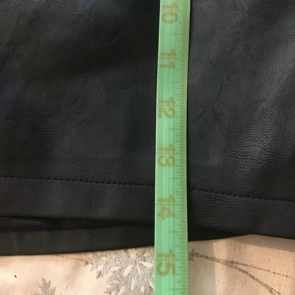 Ladies, Black Faux Leather, Shorts. Medium. - Picture 8 of 12